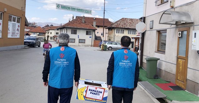 Türkiye Diyanet Vakfı, Bosna Hersek’te “İyilik Paketi” dağıtıyor