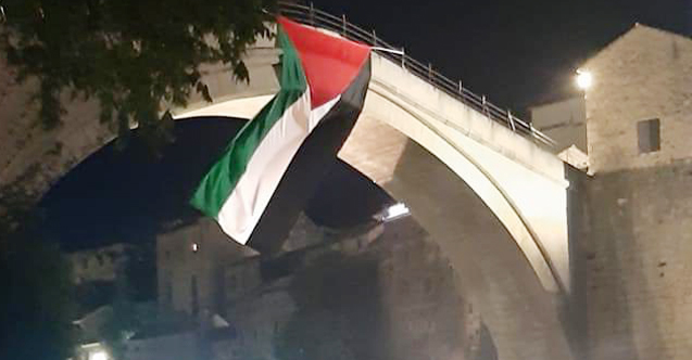 Mostar Köprüsü’ne Filistin bayrağı asıldı