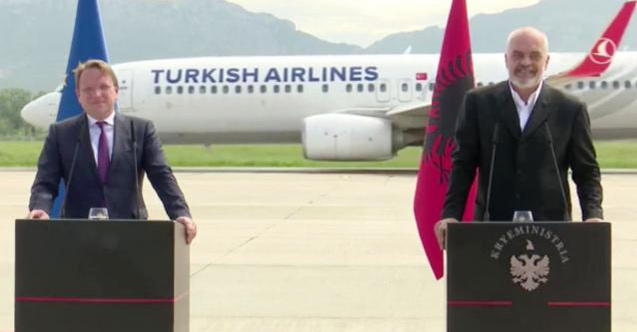 Sosyal medya yıkıldı: “Hey Siri, Türkiye’nin Balkanlar’daki yumuşak gücü nedir?”