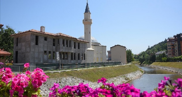 Bosna Hersek'te yapımı duran Ahi Evran Veli Kırşehir Camisi Türkiye'den yardım bekliyor