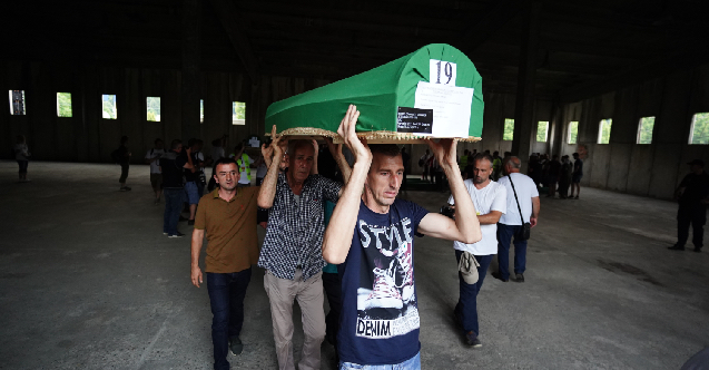19 Srebrenitsa şehidinin tabutları Potoçari Anıt Mezarlığı'na taşındı
