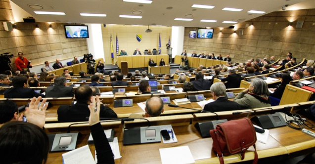 Bosnalı Sırp partileri devlet kurumlarını boykot kararı aldı