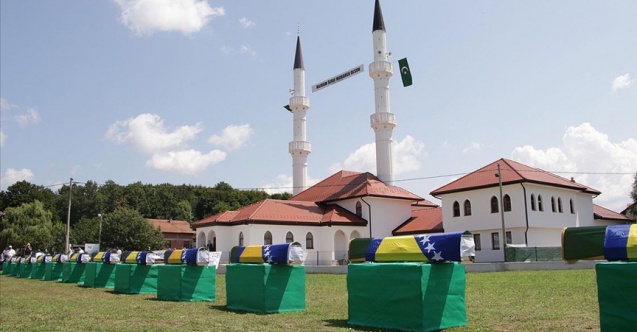 Priyedor’da Sırpların katlettiği 12 sivil toprağa verildi