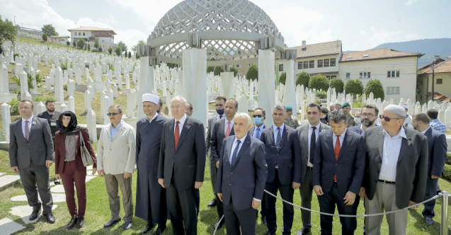 Saraybosna'daki Kovaçi Şehitliği'nde 15 Temmuz şehitleri için dua