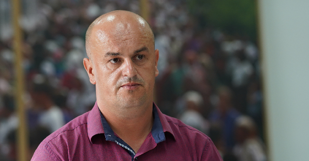 Srebrenitsalı Azir, çocuk yaşta öldürülen ağabeyinin kemiklerini 26 yıl sonra toprağa verecek