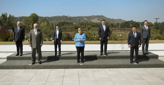 Merkel, bölge liderleriyle bir araya geldi