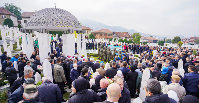 Aliya İzetbegoviç kabri başında anıldı
