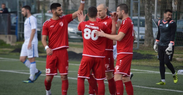 Düğünden sonra maça gitti