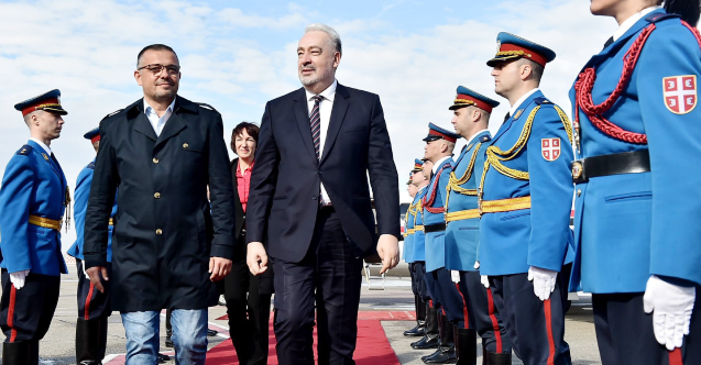 Karadağ Başbakanı Krivokapic'e Sırbistan'da "kot pantolonlu" karşılama