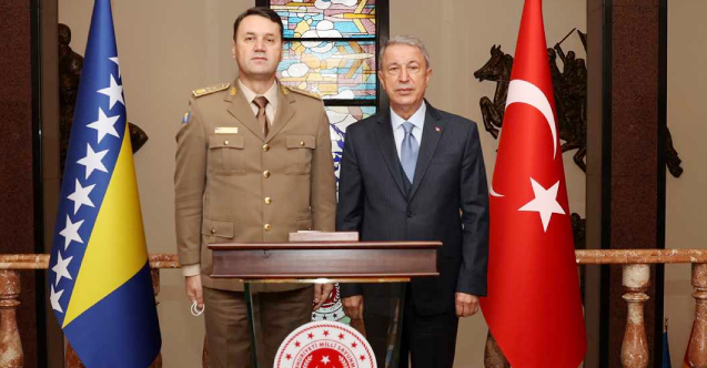Millî Savunma Bakanı Akar ve Bosna Hersek Genelkurmay Başkanı Masovic’ten askeri iş birliği mesajı