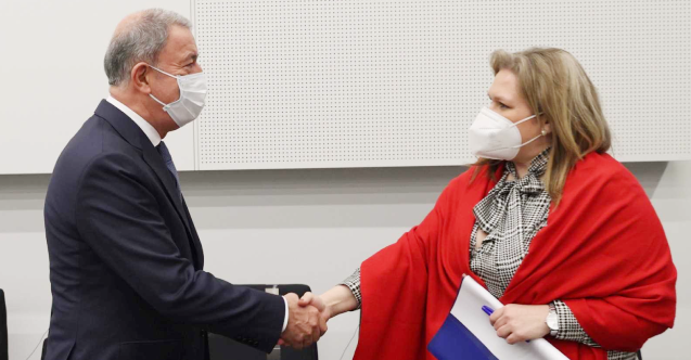 Milli Savunma Bakanı Akar, K. Makedonya Savunma Bakanı Petrovska ile görüştü