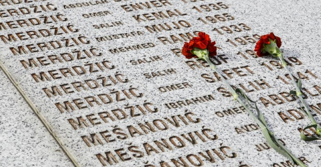 Srebrenitsa’daki soykırımda öldürülen 30 kurbana ait kalıntılar cenaze töreni için hazırlandı