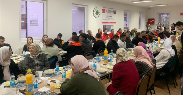 Türk Kızılay, Dünya Yetimler Günü'nde Srebrenitsa’da 150 kişiye iftar verdi