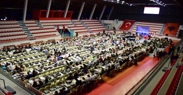 Yunus Emre Enstitüsü ile Türk Kızılay, Arnavutluk'ta iftar verdi