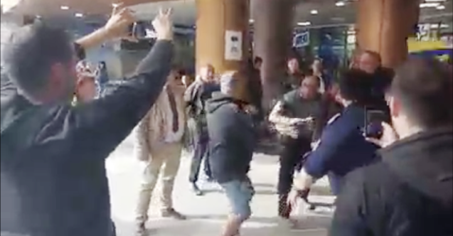 Sofya'da Ukrayna ve Rusya yanlısı protestocular birbirine girdi