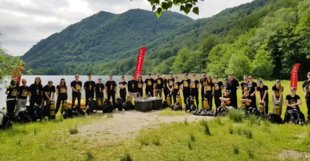 Bosna Hersekli dalgıçlar Boracko Gölü'nde dip temizliği yaptı