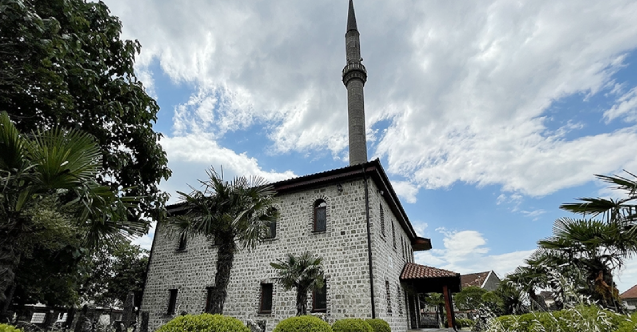 Karadağ'daki Nizam Camii ve şehitliğinde Osmanlı'nın izleri hakim