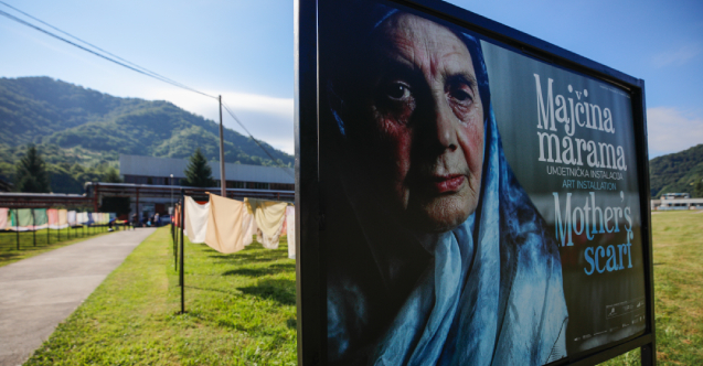 Srebrenitsa'daki "Bir Annenin Eşarbı" projesinde 180 ülkeden 9 bin eşarp sergileniyor