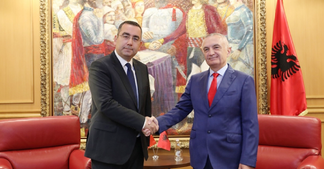 Türkiye’nin Tiran Büyükelçisi güven mektubunu Arnavutluk Cumhurbaşkanı Meta’ya sundu