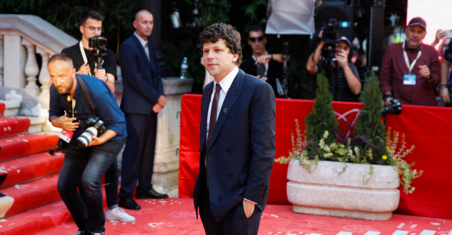 ABD’li oyuncu Jesse Eisenberg’e, “Saraybosna’nın Kalbi” Onur Ödülü verildi