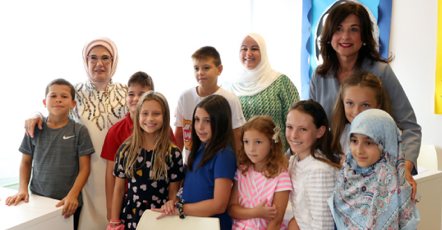 Emine Erdoğan, Zagreb’de spor projesi yürütülen ilkokulu ziyaret etti