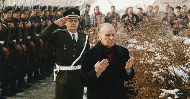 Bosna Hersek'in ilk cumhurbaşkanı Aliya İzetbegoviç'in vefatının üzerinden 19 yıl geçti