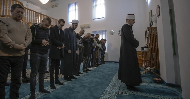 Görme engelli Boşnak imam Delic, başarılarıyla hayatı "engelsiz" yaşıyor