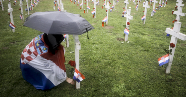 Hırvatistan'da Vukovar katliamı kurbanlarını anmak için tören düzenlendi