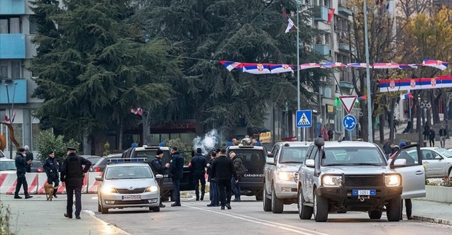 Kosova'da emniyet güçlerine yapılan saldırıda bir polis yaralandı