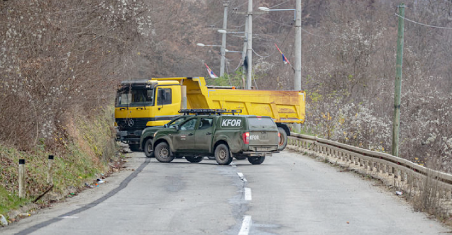 Kosova'nın kuzeyini abluka altına alan barikatlar 6 gündür kaldırılmadı
