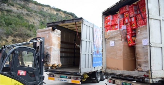Arnavutluk deprem bölgelerine yardım tırları göndermeye devam ediyor