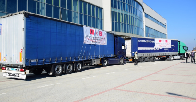 Arnavutluk'tan deprem bölgesine iki yardım tırı yola çıktı