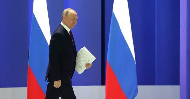 Belgradlı akademisyenler Putin'e verilen fahri doktoranın iptal edilmesini istiyor