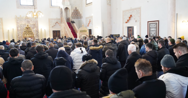 Bosna'daki tüm camilerde depremlerde hayatını kaybedenler için gıyabi cenaze namazı kılındı