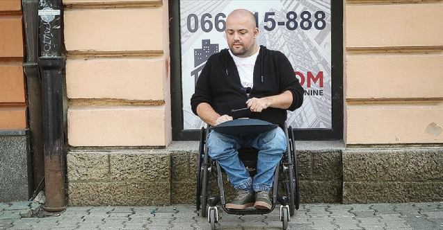Bosna Hersekli müzisyen "tongue drum"ı Türkiye'deki depremzedeler için çalıyor