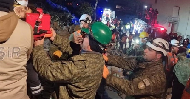 Kosovalı ekipler, enkaz altında kalan iki kişiyi 162 saat sonra kurtardı
