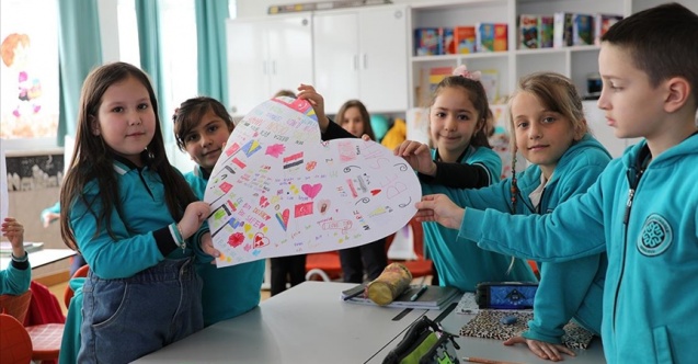 Bosna Hersek'teki TMV'li öğrenciler, Türkiye'deki depremzede akranlarına birlik mesajı gönderdi