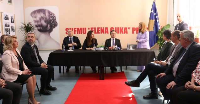 Kurti, Priştine'de Türkçe eğitim veren okulu ziyaret etti