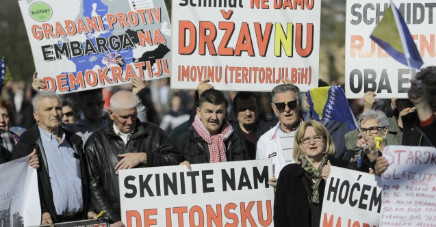 Bosna Hersek'te Yüksek Temsilci Schmidt aleyhine gösteri düzenlendi