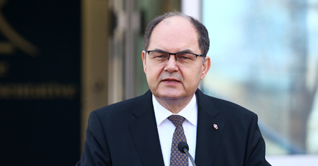 Bosna Hersek Yüksek Temsilcisi "federasyon hükümetinin kurulması" için karar dayattı