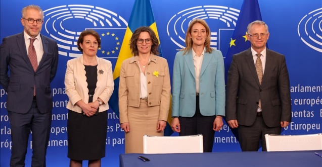 Kosova vatandaşlarının Şengen Bölgesi'ne vizesiz seyahati için imzalar atıldı