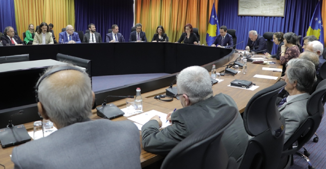 Kurti: "Kosova'daki çocukların ana dillerini öğrenme fırsatı olmasından dolayı mutluyuz"