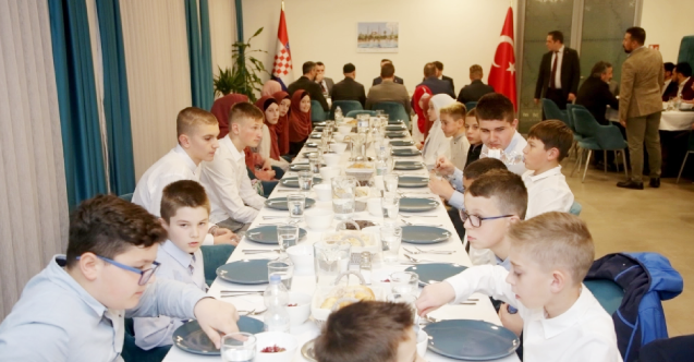 Zagreb Büyükelçisi Kıran, Hırvatistan'daki Kur'an-ı Kerim öğrencilerine iftar verdi