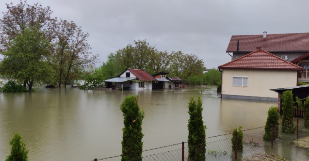 Bosna Hersek'te meydana gelen selde yüzlerce ev ve iş yerini su bastı