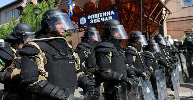 Sırplar, Kosova’nın kuzeyinde protesto düzenledi