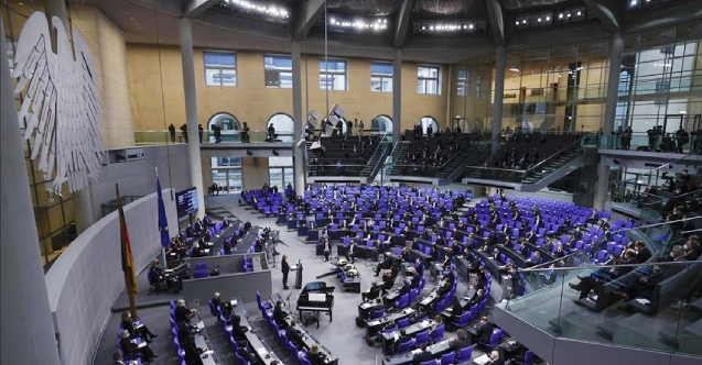 Almanya, Lübnan ve Bosna Hersek'teki misyonlardaki askerlerinin görev süresini uzattı