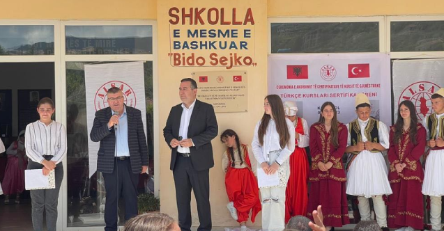 Arnavutluk’ta Türkçe kurslarına katılan öğrenciler için sertifika töreni düzenlendi