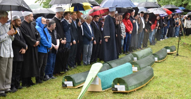 Bosna Hersek'teki savaşta öldürülen 8 Boşnak, 31 yıl sonra defnedildi