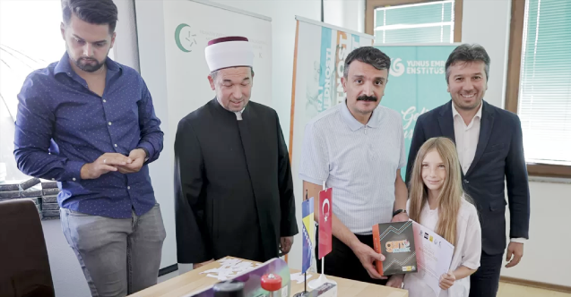 Bosna Hersek’te düzenlenen yaz okuluna katılan çocuklara diploma verildi