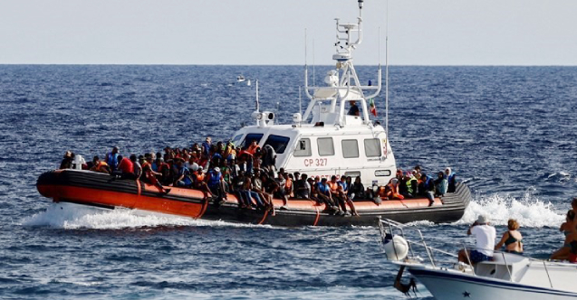 Arnavutluk'ta Anayasa Mahkemesi, İtalya ile göçmen anlaşmasını onayladı